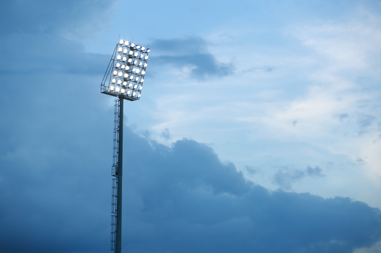 Poteau d'éclairage de stade